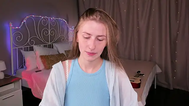 VesperaCeleste online show from September 18, 2025, 3:42 am