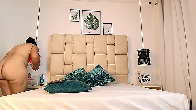 elizawiliamst online show from September 10, 2025, 1:21 pm