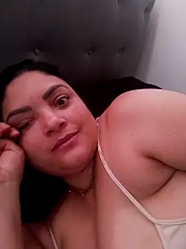 tiffany Johnson1 online show from November 23, 2025, 3:33 pm