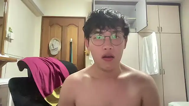 Passionatetwink2 online show from February 13, 2026, 3:56 pm