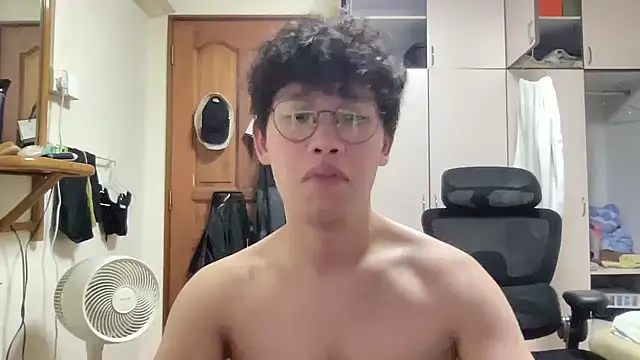 Passionatetwink2 online show from November 6, 2025, 4:11 pm