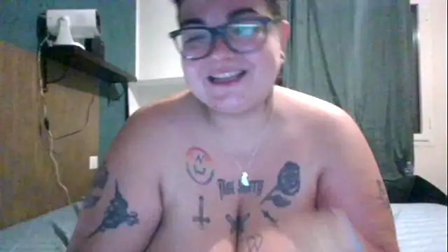 Snapshot of PirateXL chatting on May 19, 2026, 1:56 am PirateXL online show from May 19, 2026, 1:56 am