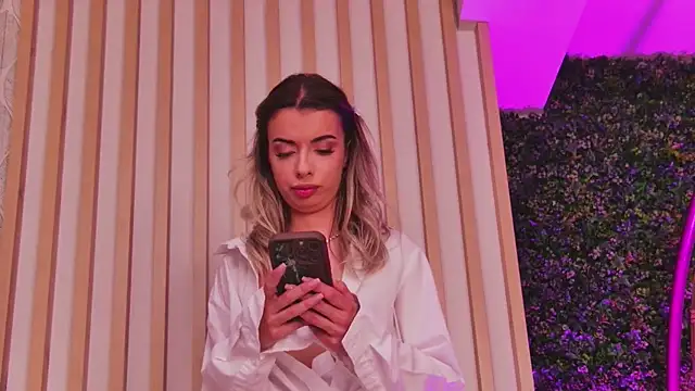 LollyShine online show from November 21, 2025, 7:24 pm