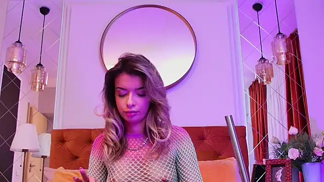 LollyShine online show from November 28, 2025, 7:58 pm