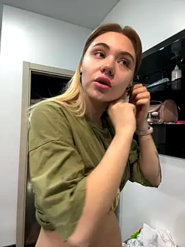 LunaMillie online show from November 8, 2025, 5:55 am