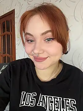 LunaMillie online show from March 4, 2026, 11:29 am