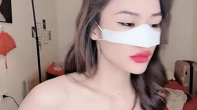 MaiLiiil online show from November 2, 2025, 2:44 pm