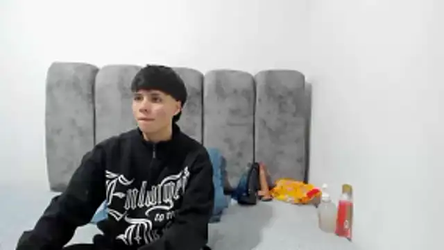 Snapshot of Bruno_Cruzz chatting on April 17, 2026, 2:25 am Bruno Cruzz online show from April 17, 2026, 2:25 am