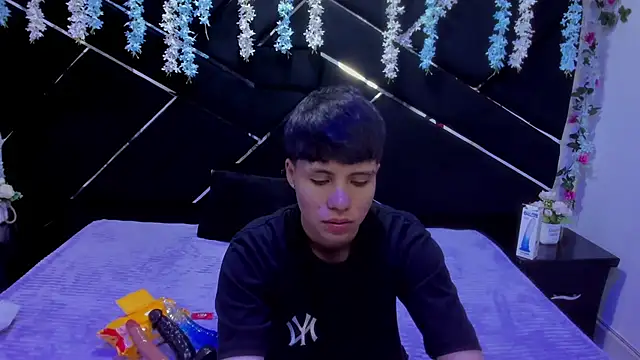 Bruno Cruzz online show from February 11, 2026, 2:44 am