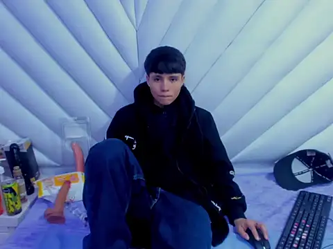 Bruno Cruzz online show from November 30, 2025, 3:40 am