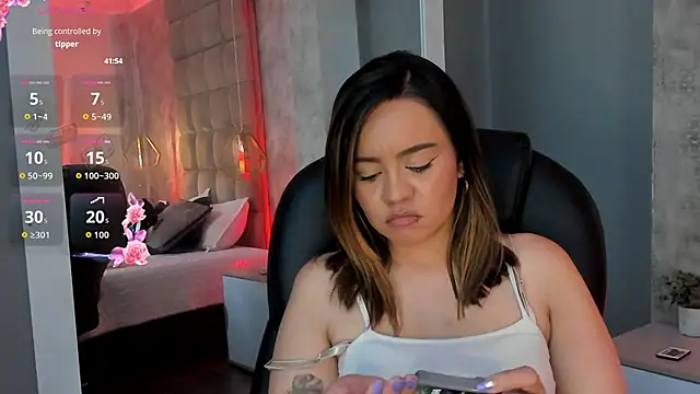 Snapshot of Sky_Junne chatting on February 10, 2026, 6:07 pm Sky Junne online show from February 10, 2026, 6:07 pm