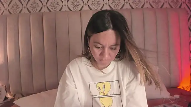 Snapshot of Sky_Junne chatting on February 26, 2026, 5:24 pm Sky Junne online show from February 26, 2026, 5:24 pm