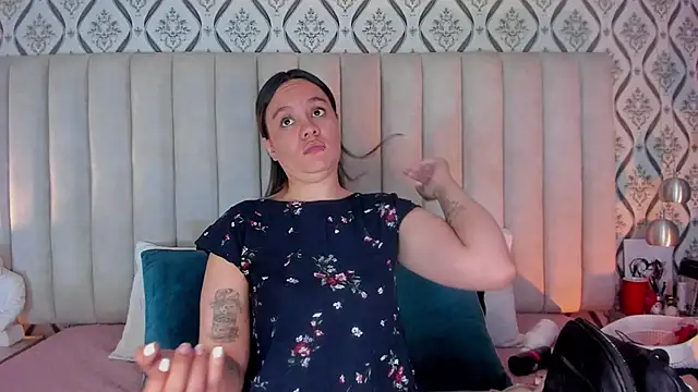 Sky Junne online show from March 28, 2026, 5:47 pm