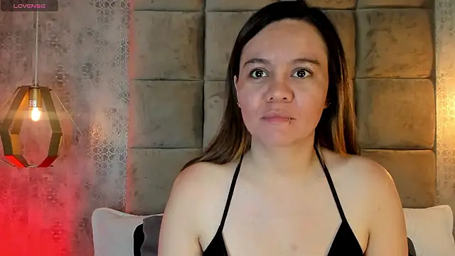 Snapshot of Sky_Junne chatting on February 9, 2026, 6:06 pm Sky Junne online show from February 9, 2026, 6:06 pm