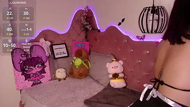 sophiievv online show from October 22, 2025, 7:13 pm