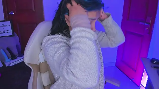 sophiievv online show from February 5, 2026, 8:04 pm