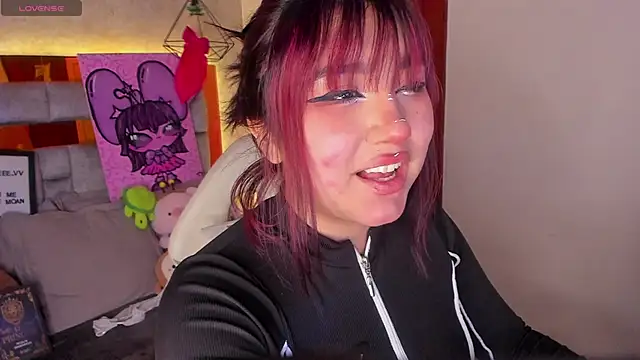 sophiievv online show from December 2, 2025, 7:04 pm