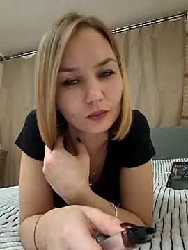 VeroLoverx online show from October 31, 2025, 3:52 pm