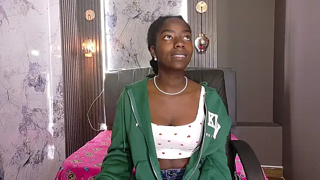 Snapshot of katia_green1 chatting on February 6, 2026, 12:45 pm katia green1 online show from February 6, 2026, 12:45 pm