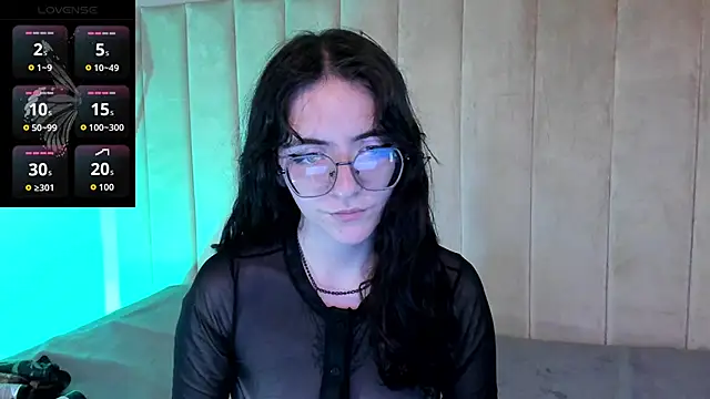 Snapshot of AfroditaLeclair chatting on October 4, 2025, 7:04 pm AfroditaLeclair online show from October 4, 2025, 7:04 pm