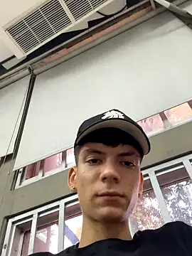 Snapshot of Luck__090 chatting on October 9, 2025, 6:19 pm Luck  090 online show from October 9, 2025, 6:19 pm