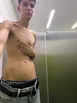 Snapshot of Luck__090 chatting on September 22, 2025, 1:33 am Luck  090 online show from September 22, 2025, 1:33 am