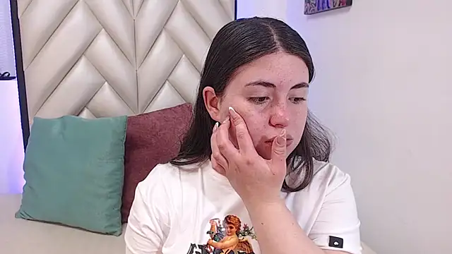 Vicluxxx online show from November 6, 2025, 1:04 pm