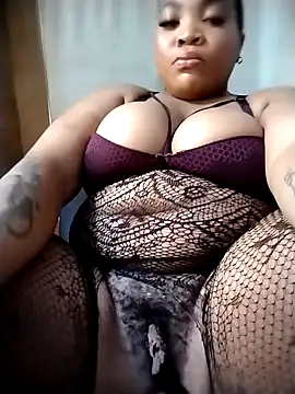 BeverlyQueen14 online show from December 18, 2025, 2:43 pm