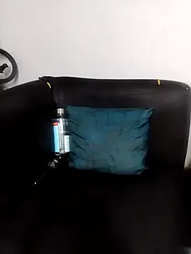 BeverlyQueen14 online show from December 5, 2025, 9:19 am