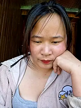 ALIENHR38 online show from May 13, 2026, 7:59 am