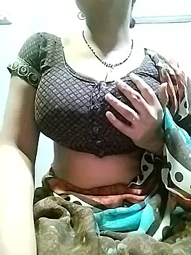 Hottestgirll online show from January 7, 2026, 10:04 pm