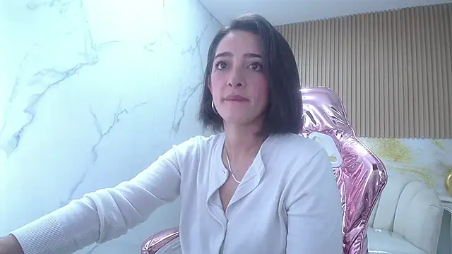 sara lopez s online show from November 4, 2025, 1:37 pm