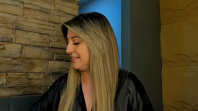 Snapshot of SophiaDior_ chatting on October 9, 2025, 11:44 am SophiaDior online show from October 9, 2025, 11:44 am