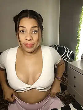 Snapshot of GabyMontenegro chatting on September 28, 2025, 10:44 am GabyMontenegro online show from September 28, 2025, 10:44 am