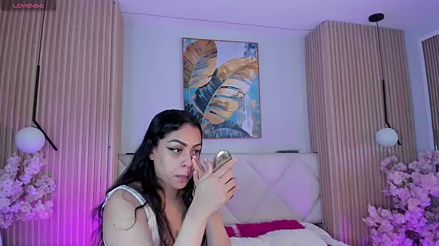 Mila Hank  online show from April 18, 2026, 12:18 pm