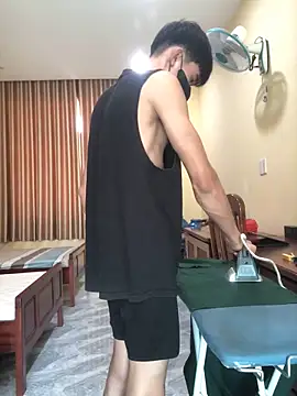 thienlong05 online show from October 7, 2025, 2:23 am