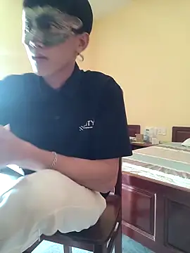 thienlong05 online show from September 14, 2025, 2:12 am