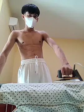 thienlong05 online show from November 4, 2025, 1:42 am