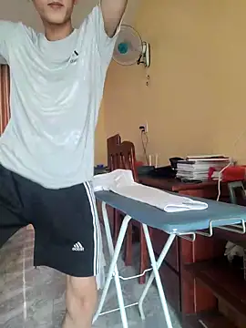 thienlong05 online show from October 12, 2025, 2:24 am