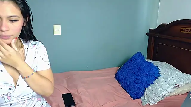 Snapshot of violetmia68 chatting on December 21, 2025, 1:46 pm violetmia68 online show from December 21, 2025, 1:46 pm