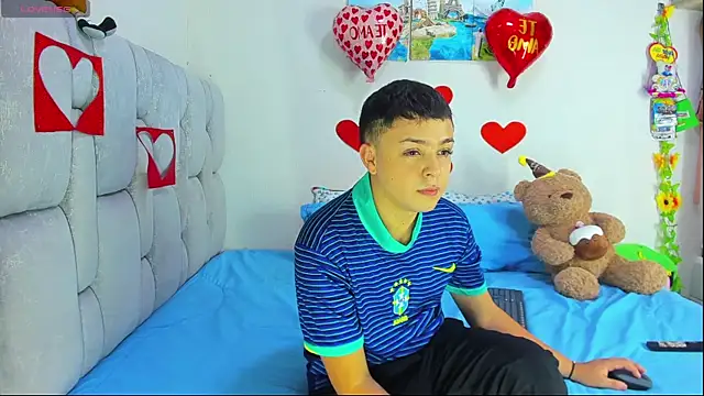 christopher Hot online show from February 9, 2026, 10:52 pm