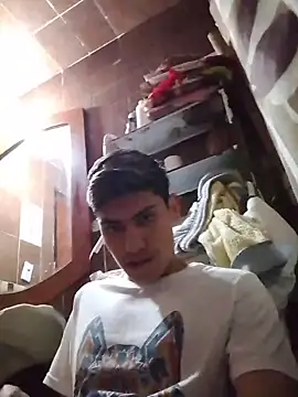 aispuro8505 online show from February 15, 2026, 7:51 am