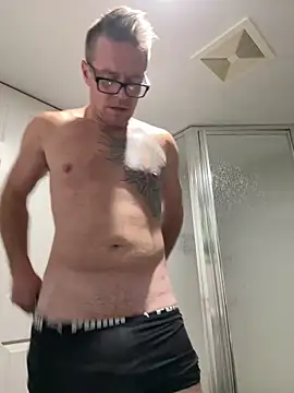 DILFiGuess11 online show from November 17, 2025, 9:08 pm