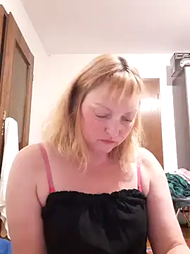 LiluLiluLilu online show from September 30, 2025, 7:53 pm