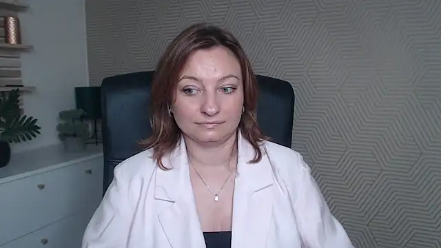 angelaSamt online show from November 4, 2025, 10:30 am