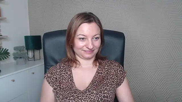 angelaSamt online show from November 24, 2025, 6:46 am