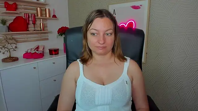 angelaSamt online show from June 12, 2026, 5:38 am