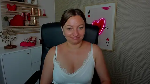 Snapshot of angelaSamt chatting on June 26, 2026, 5:35 am angelaSamt online show from June 26, 2026, 5:35 am