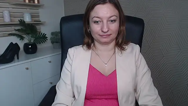 angelaSamt online show from December 3, 2025, 6:47 am