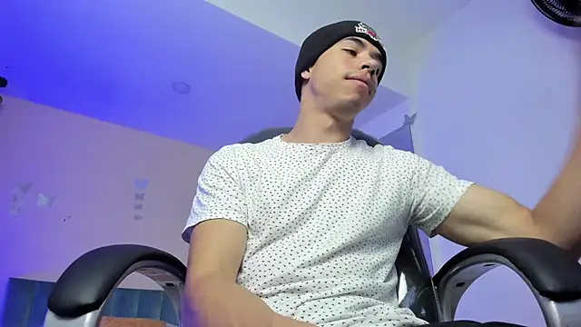 Muscle Scott online show from December 14, 2025, 2:11 pm